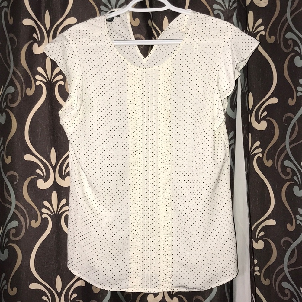 Ruffle front tank, never worn, brand new